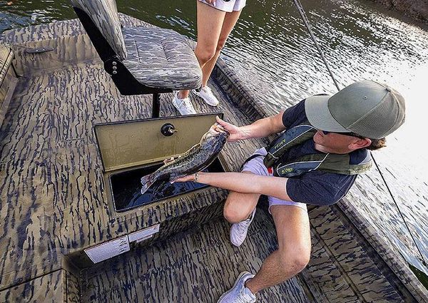 Lowe ROUGHNECK-1860-RAMBLER image