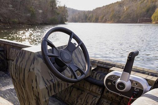 Lowe ROUGHNECK-1860-RAMBLER image