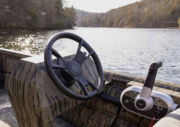 Lowe ROUGHNECK-1860-RAMBLER image