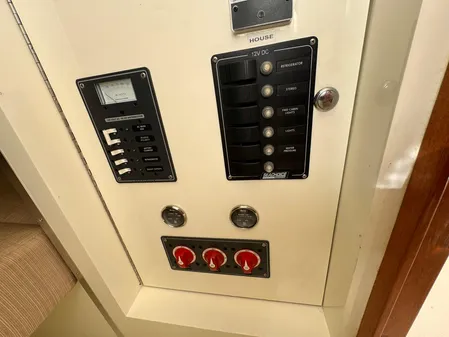 Bertram 28 Moppie image