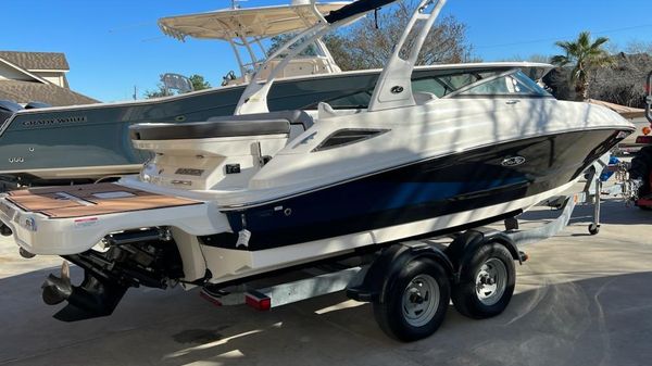 Sea Ray 220 Sundeck