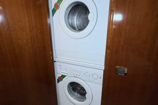 Carver 56 Voyager image