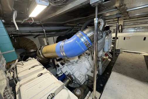 Carver 56 Voyager image