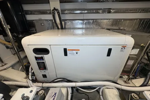 Carver 56 Voyager image