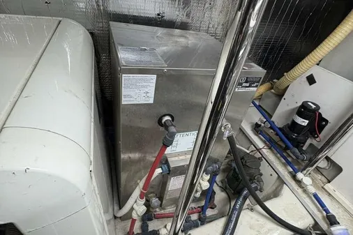 Carver 56 Voyager image