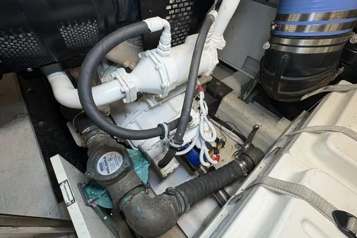 Carver 56 Voyager image