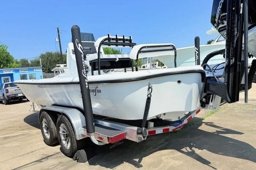 Yellowfin 24-BAY-CE image