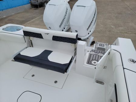 Tidewater 320 CC Adventure image