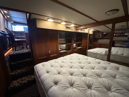 Carver 42 Aft Cabin Motor Yacht image