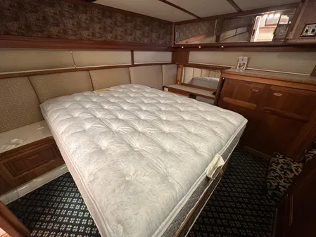 Carver 42 Aft Cabin Motor Yacht image