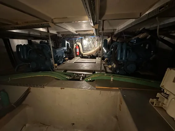 Carver 42 Aft Cabin Motor Yacht image