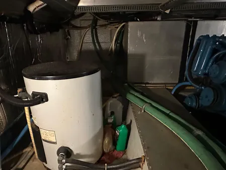 Carver 42 Aft Cabin Motor Yacht image