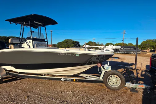 NauticStar 231 Angler image