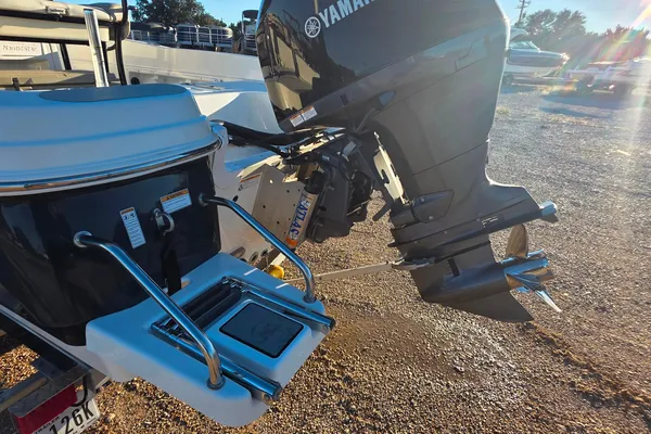 NauticStar 231 Angler image