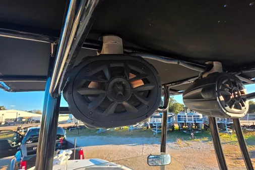 NauticStar 231 Angler image