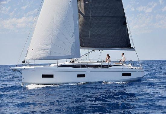 2023 Bavaria C38