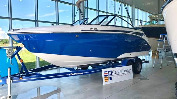Hurricane SD235 Deck Boat- Full Windshield
