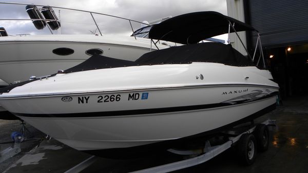 Maxum 2100 SD