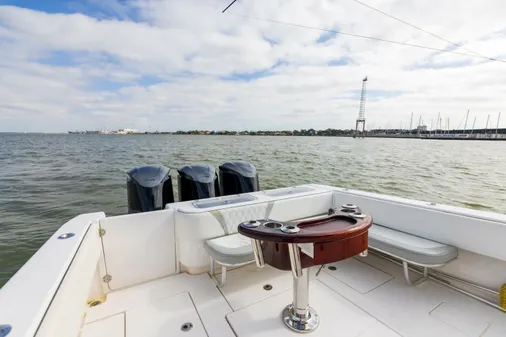 Contender 39 Fisharound image