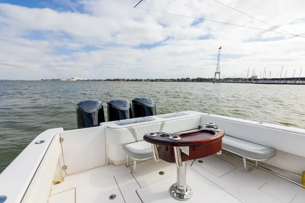 Contender 39 Fisharound image