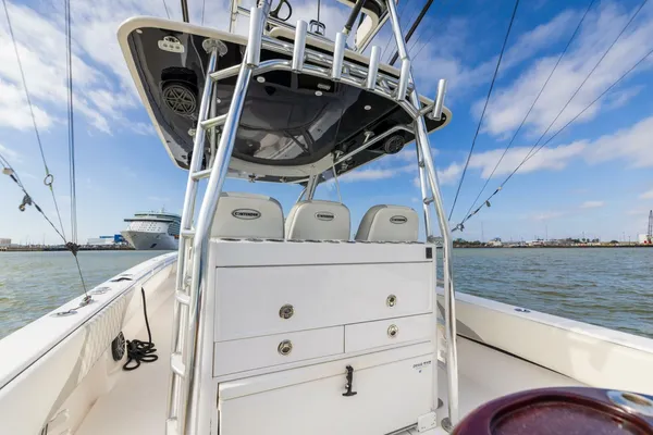 Contender 39 Fisharound image