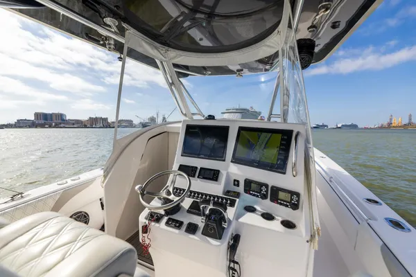 Contender 39 Fisharound image