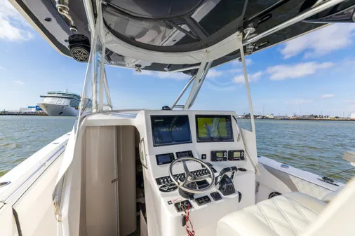 Contender 39 Fisharound image