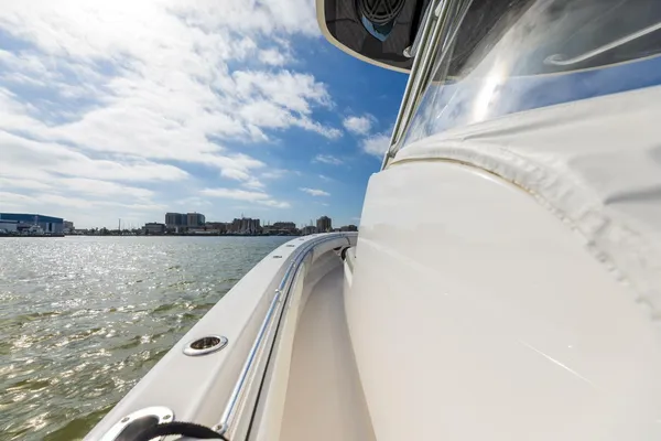 Contender 39 Fisharound image