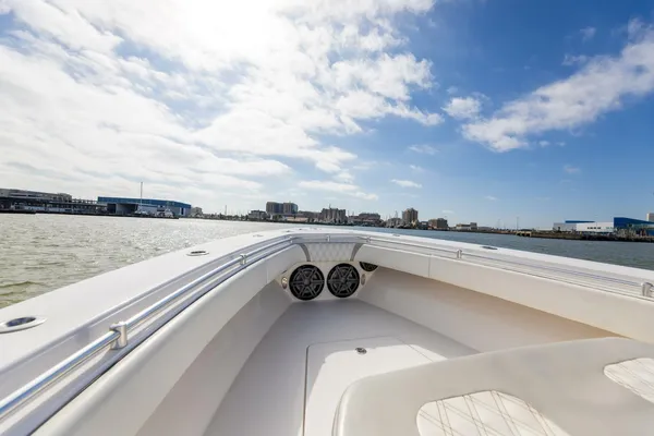 Contender 39 Fisharound image