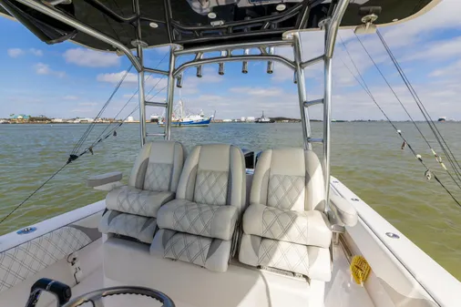 Contender 39 Fisharound image