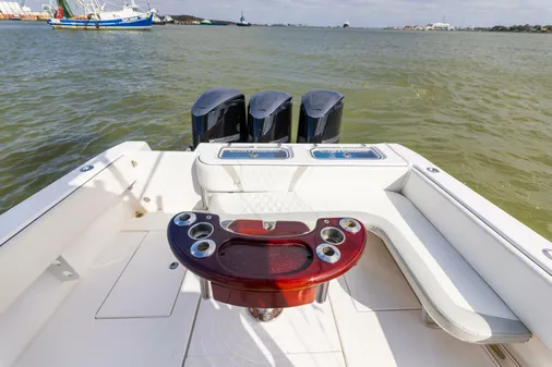 Contender 39 Fisharound image