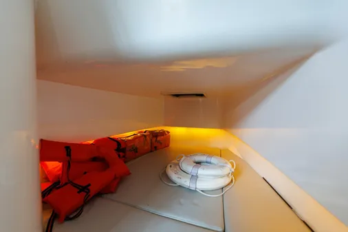 Contender 39 Fisharound image