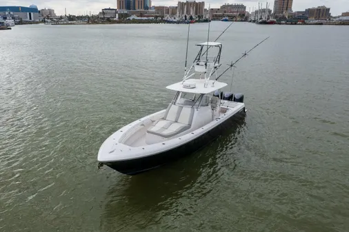 Contender 39 Fisharound image