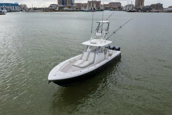 Contender 39 Fisharound image