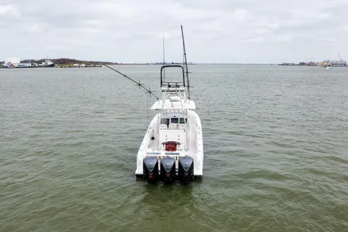 Contender 39 Fisharound image