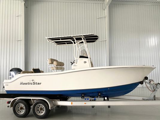 NauticStar 2102 Legacy CC - main image