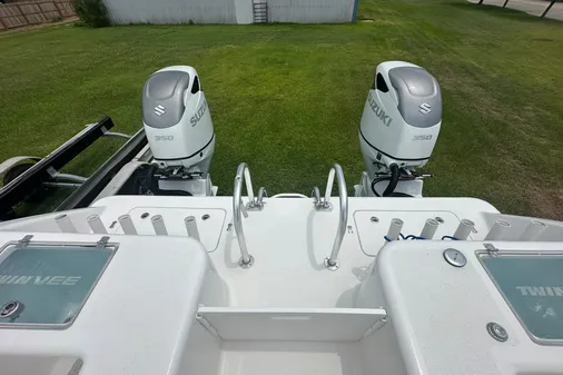 Twin Vee 340 GFX CC image