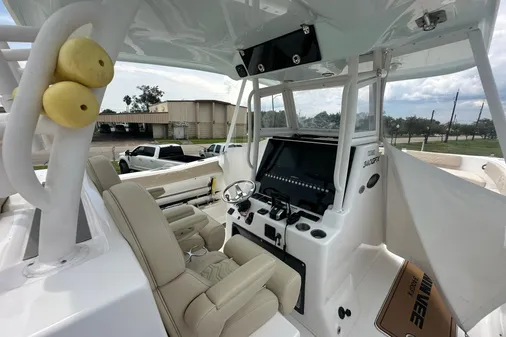 Twin Vee 340 GFX CC image