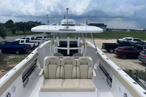 Twin Vee 340 GFX CC image