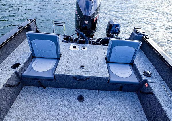 Lowe FISHING-MACHINE-1875 image