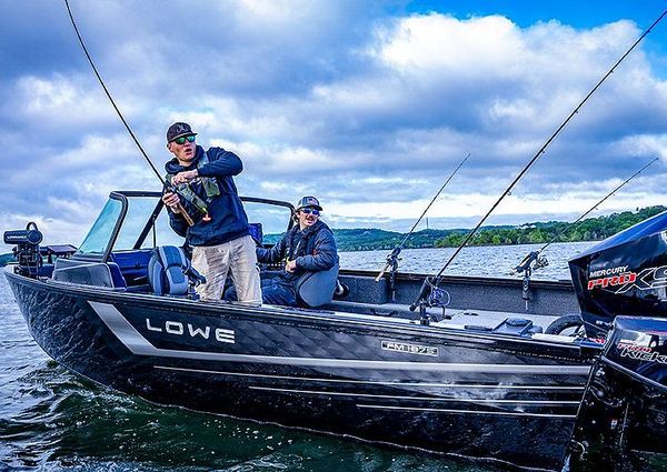 Lowe FISHING-MACHINE-1875 image