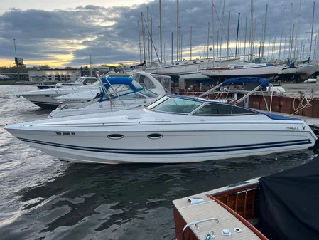 Formula 330 Sun Sport 