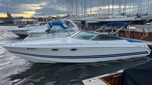 Formula 330 Sun Sport