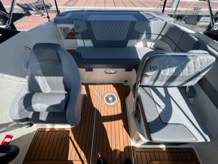 Bayliner VR5-CUDDY image