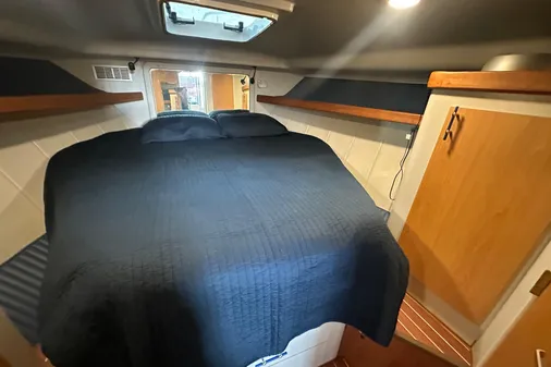 Mainship 40 Sedan Bridge image