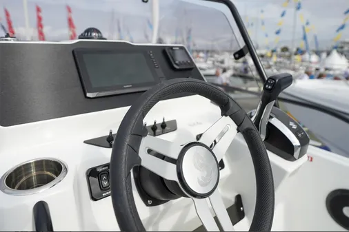 Beneteau FLYER-7-SUNDECK image