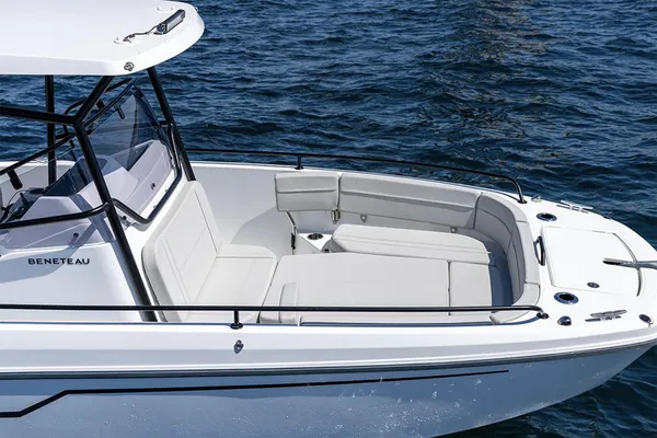 Beneteau FLYER-8-SPACEDECK image