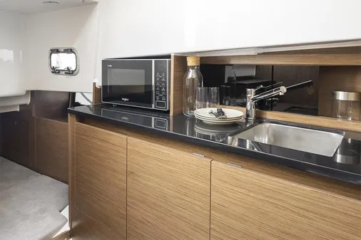 Beneteau FLYER-9-SUNDECK image