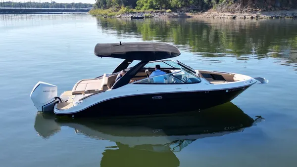 Sea Ray SLX 260 Outboard image