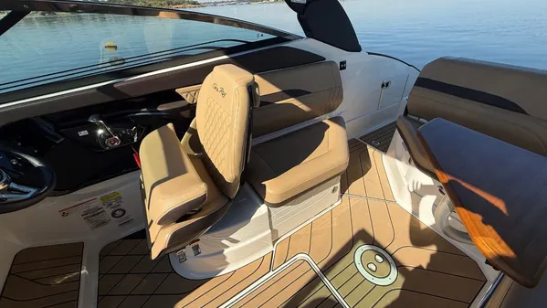 Sea Ray SLX 260 Outboard image